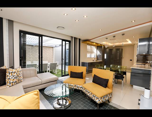 4 BEDROOM TOWNHOUSE FOR SALE IN ESSENWOOD
